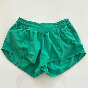 Lululemon 2.5” LR Hotty Hot Shorts